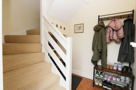 Pangbourne - Walk to station and shops. Excellent 1st home or investment/ letting property, Image 9