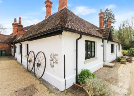 2 Bedroom Semi-Detached Bungalow, Whitchurch-on-Thames