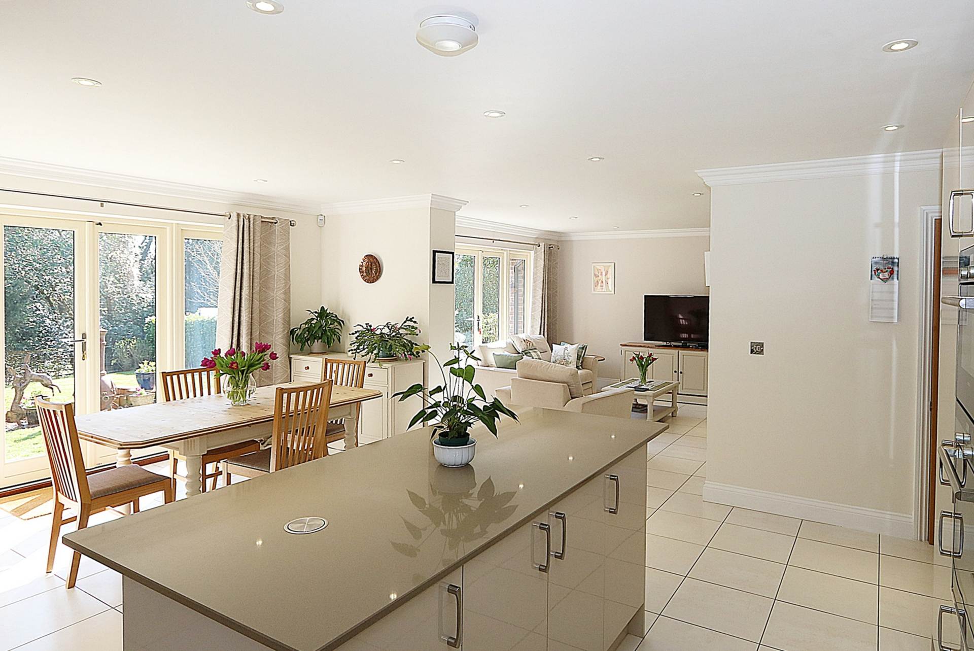 Pangbourne, Berkshire - Set in a beautiful location, Image 2