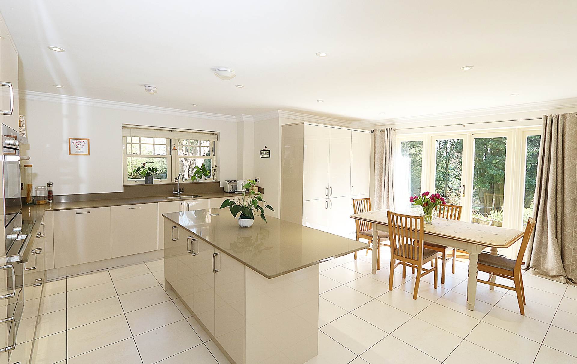 Pangbourne, Berkshire - Set in a beautiful location, Image 4