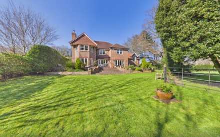 Pangbourne, Berkshire - Set in a beautiful location, Image 11