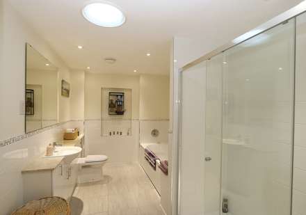 Pangbourne, Berkshire - Set in a beautiful location, Image 24