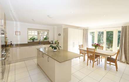 Pangbourne, Berkshire - Set in a beautiful location, Image 4