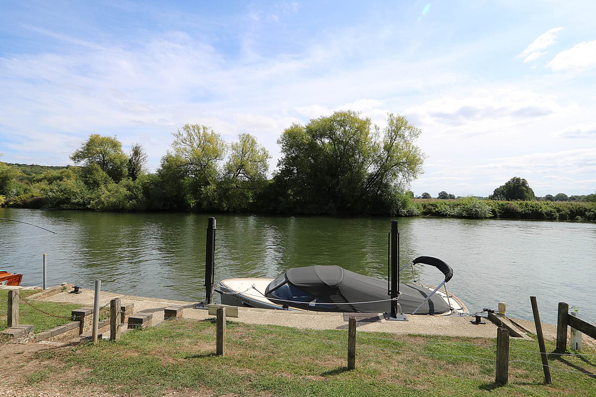 River Gardens, Purley On Thames, Image 2