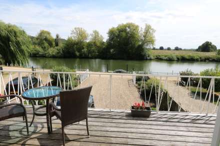 River Gardens, Purley On Thames, Image 15