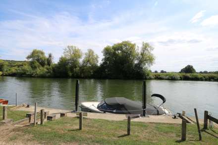 River Gardens, Purley On Thames, Image 2