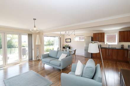River Gardens, Purley On Thames, Image 3