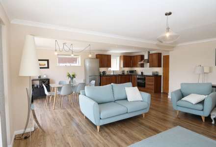 River Gardens, Purley On Thames, Image 6