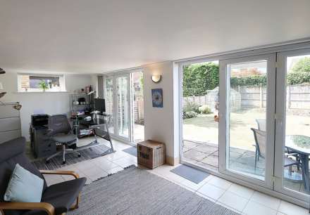 River Gardens, Purley On Thames, Image 7