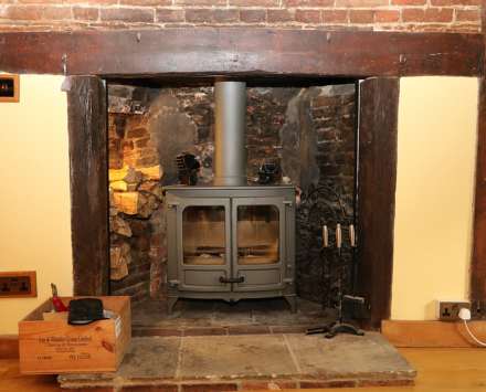 Chapel Row, Bucklebury Common, Berkshire, Image 13