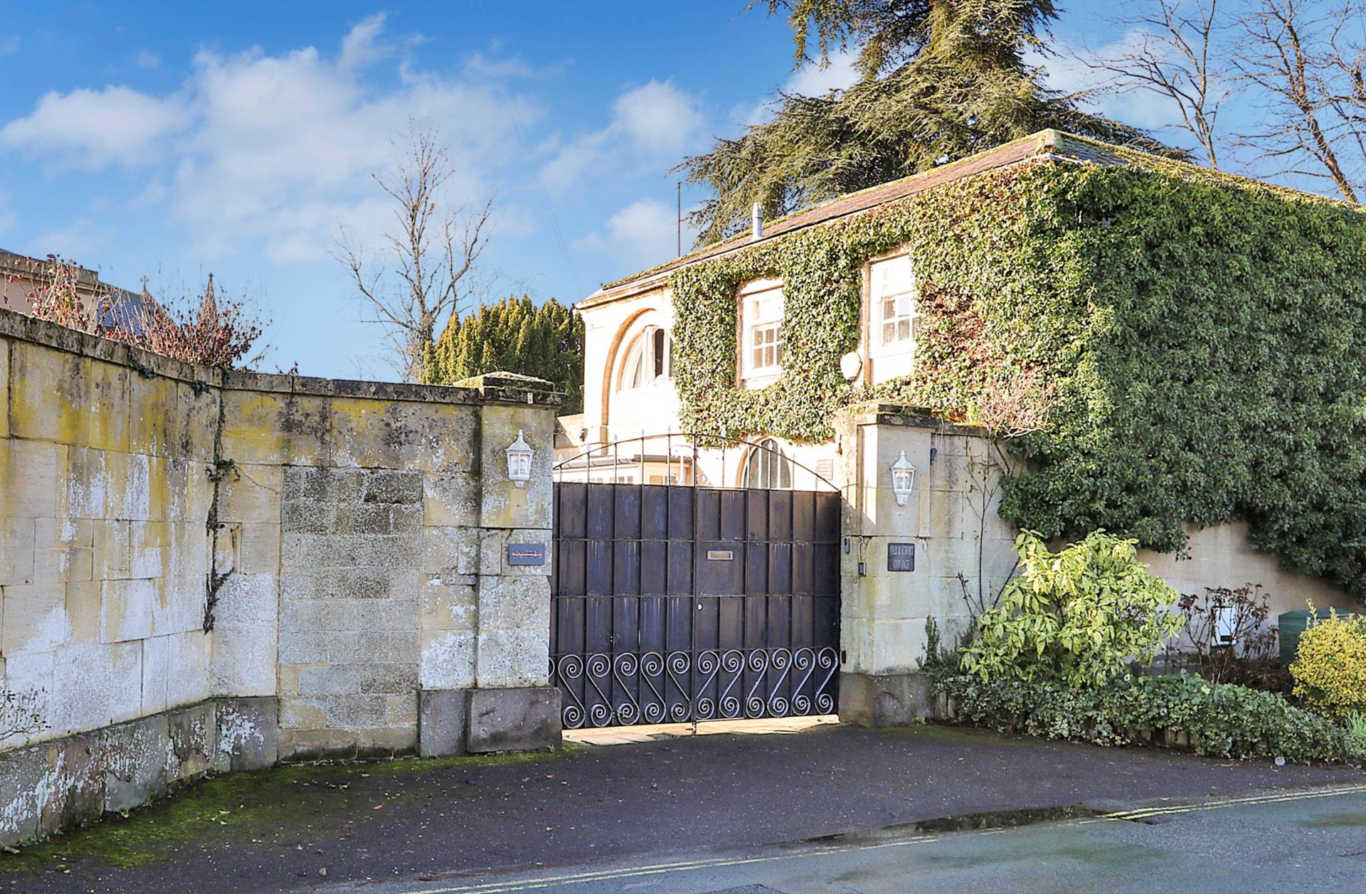 Englefield Road, Theale - Walk to the shops &  train station to London, Image 18