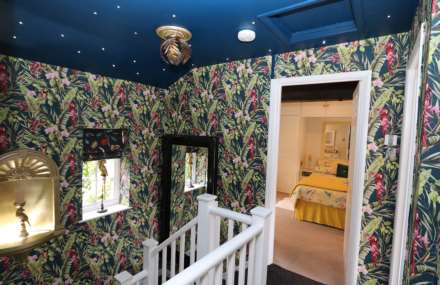 Englefield Road, Theale - Walk to the shops &  train station to London, Image 15