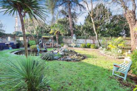 Englefield Road, Theale - Walk to the shops &  train station to London, Image 3