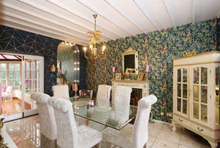 Englefield Road, Theale - Walk to the shops &  train station to London, Image 5