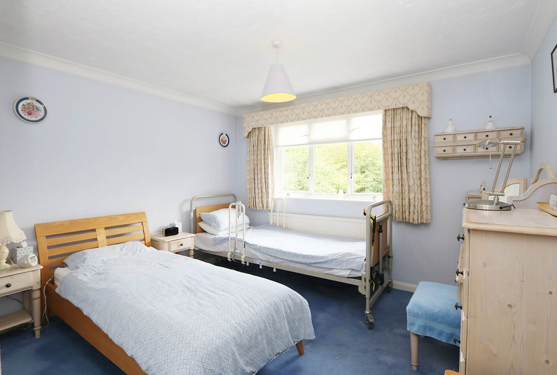 Woolhampton, Berkshire, Image 8