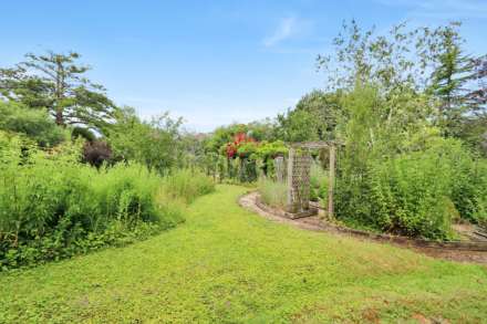 Woolhampton, Berkshire, Image 15