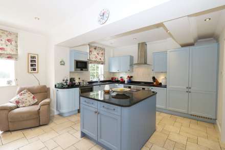 Waylands Close, Bradfield, Image 3