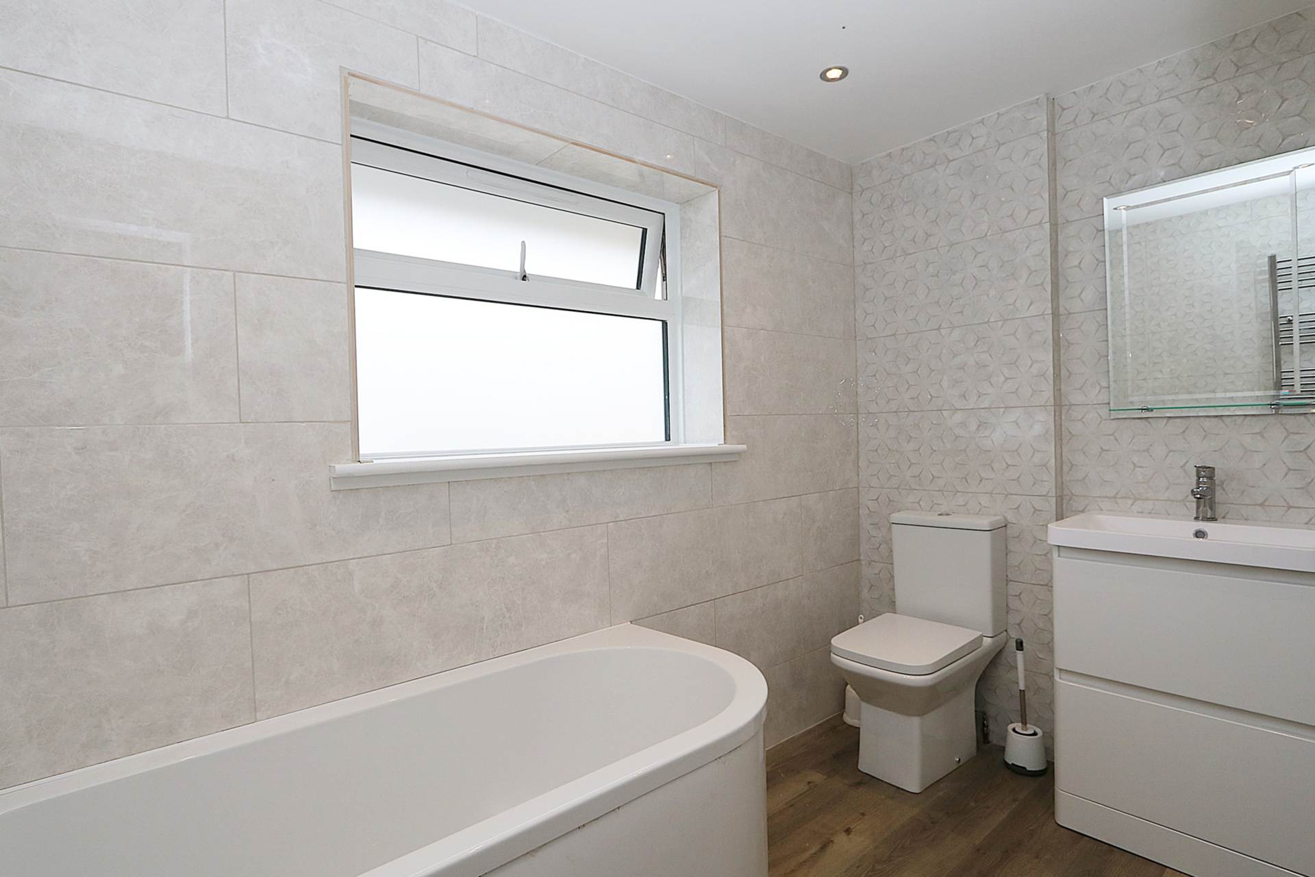 Chalmore Gardens, Wallingford - River frontage/ mooring. Walk to the market town shops, amenities, pubs, restaurants, Image 15