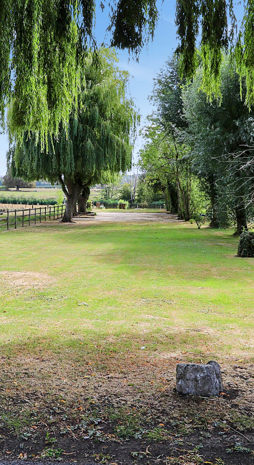 Chalmore Gardens, Wallingford - River frontage/ mooring. Walk to the market town shops, amenities, pubs, restaurants, Image 20