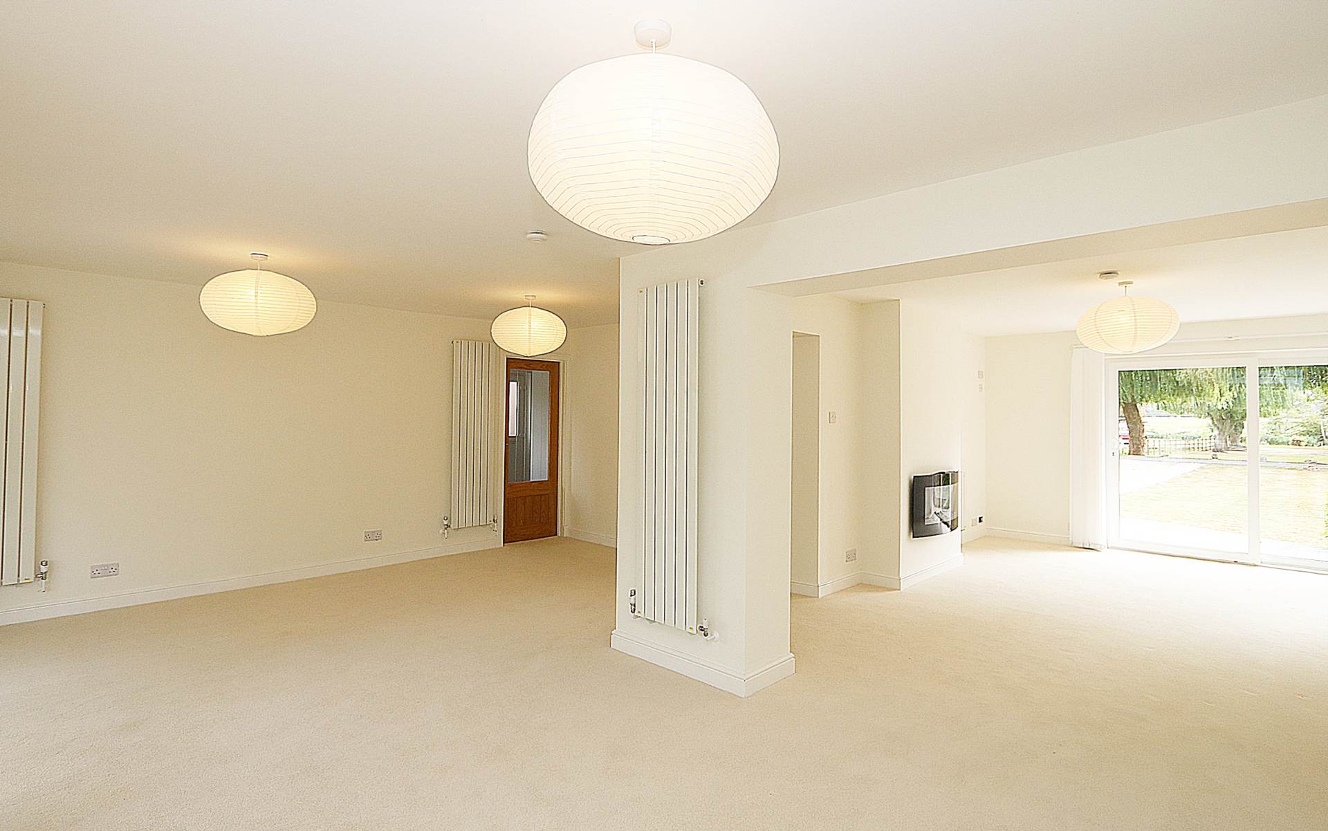 Chalmore Gardens, Wallingford - River frontage/ mooring. Walk to the market town shops, amenities, pubs, restaurants, Image 3