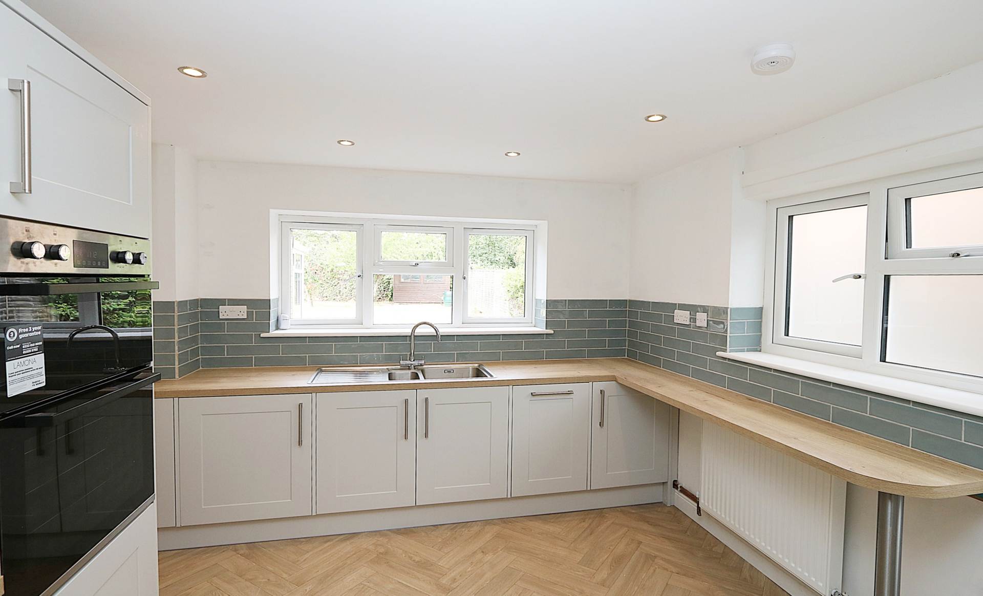 Chalmore Gardens, Wallingford - River frontage/ mooring. Walk to the market town shops, amenities, pubs, restaurants, Image 5