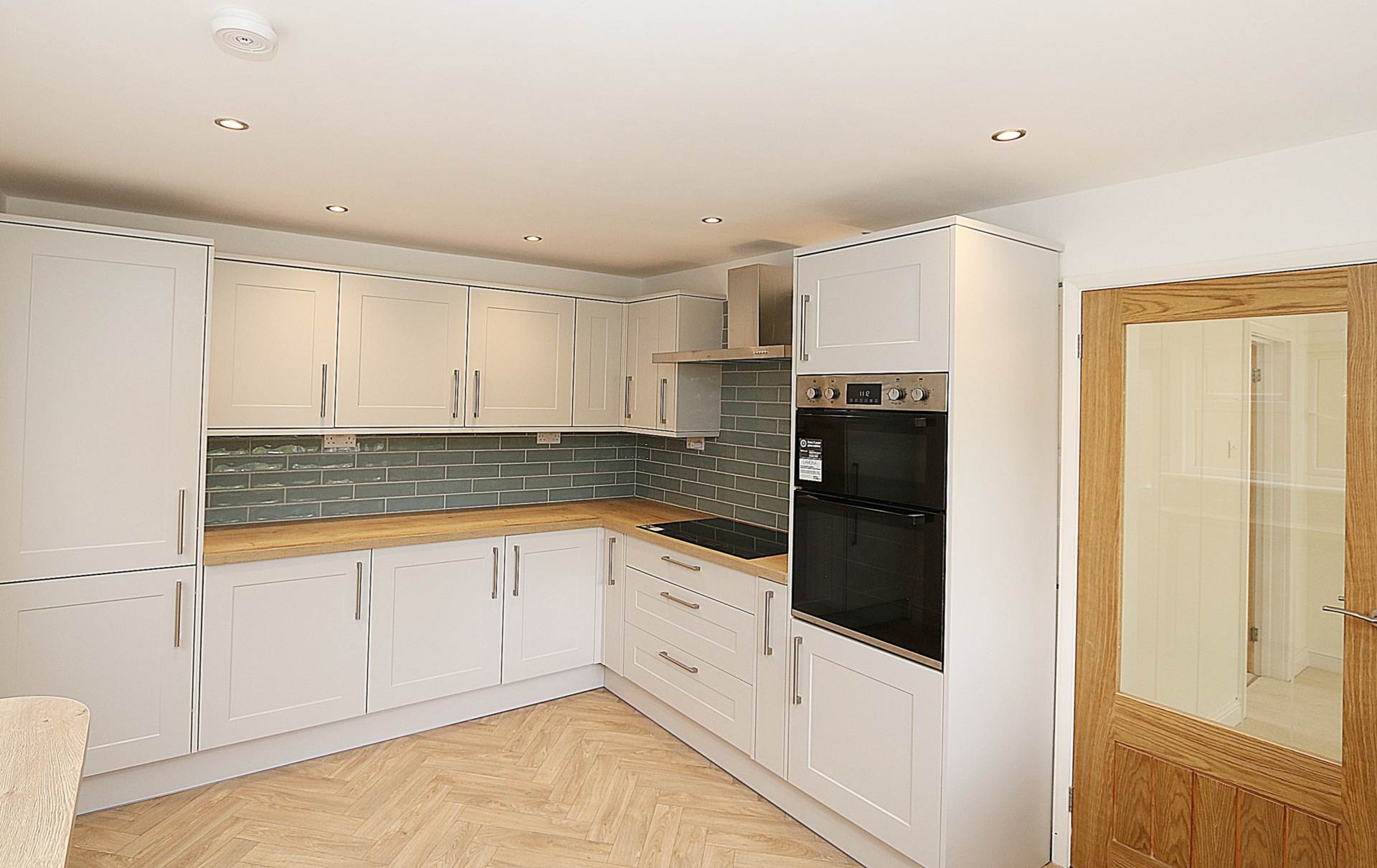 Chalmore Gardens, Wallingford - River frontage/ mooring. Walk to the market town shops, amenities, pubs, restaurants, Image 6