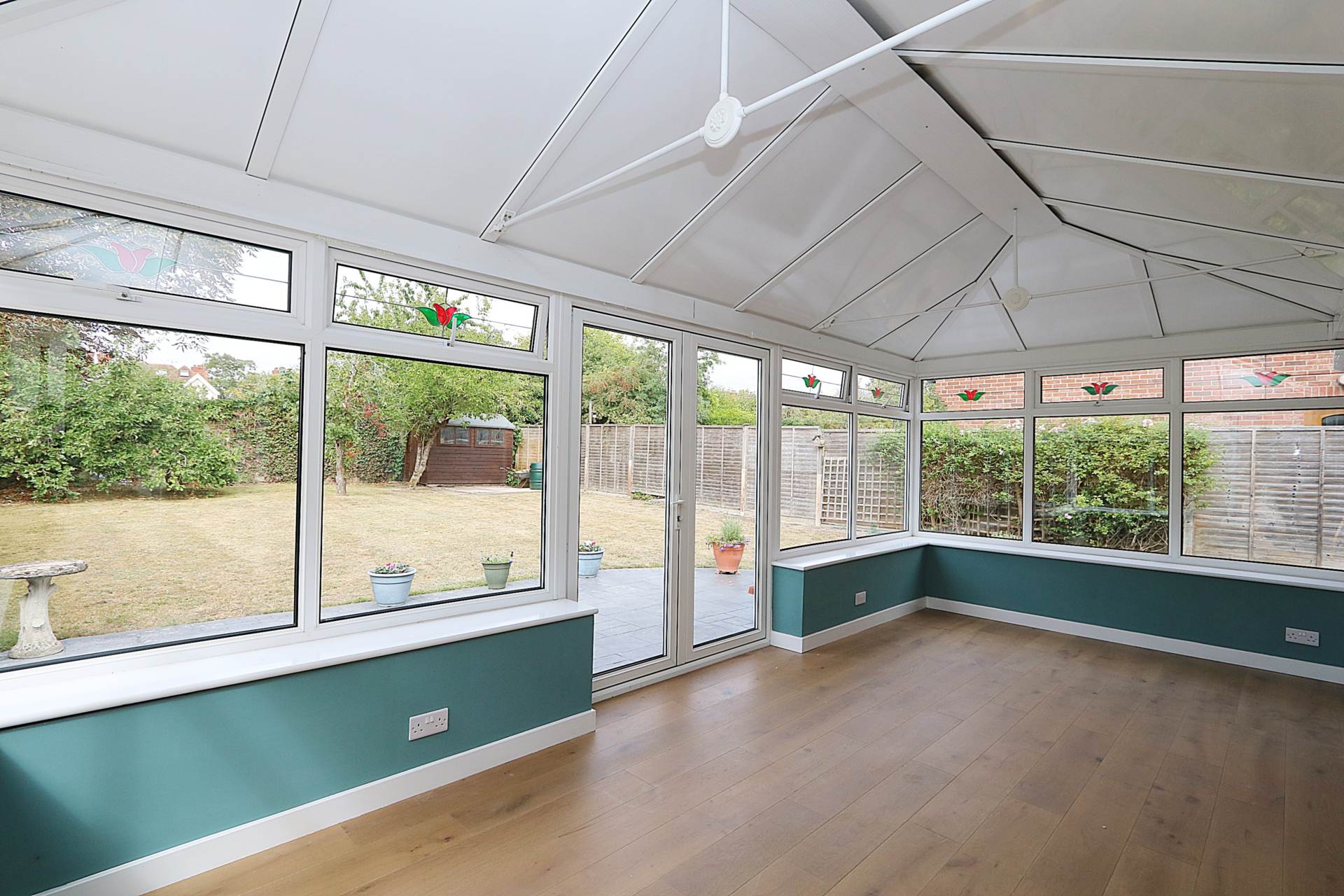 Chalmore Gardens, Wallingford - River frontage/ mooring. Walk to the market town shops, amenities, pubs, restaurants, Image 8
