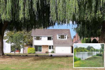 Chalmore Gardens, Wallingford - River frontage/ mooring. Walk to the market town shops, amenities, pubs, restaurants, Image 1