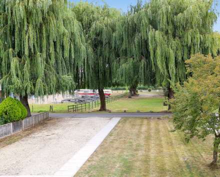 Chalmore Gardens, Wallingford - River frontage/ mooring. Walk to the market town shops, amenities, pubs, restaurants, Image 11