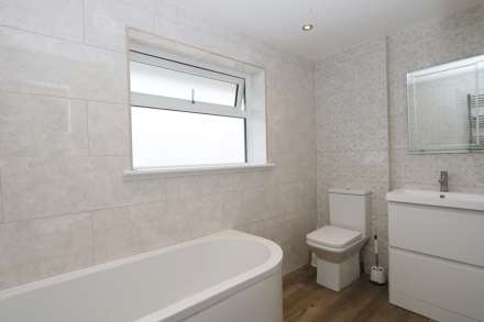 Chalmore Gardens, Wallingford - River frontage/ mooring. Walk to the market town shops, amenities, pubs, restaurants, Image 15