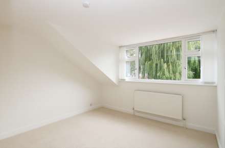 Chalmore Gardens, Wallingford - River frontage/ mooring. Walk to the market town shops, amenities, pubs, restaurants, Image 17
