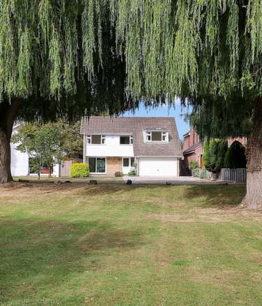 Chalmore Gardens, Wallingford - River frontage/ mooring. Walk to the market town shops, amenities, pubs, restaurants, Image 21