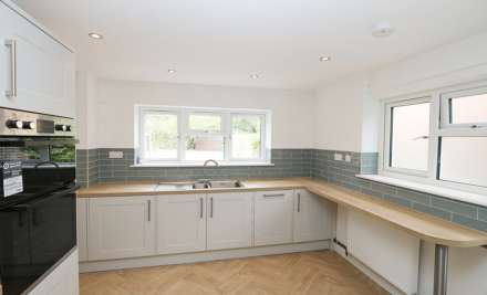 Chalmore Gardens, Wallingford - River frontage/ mooring. Walk to the market town shops, amenities, pubs, restaurants, Image 5