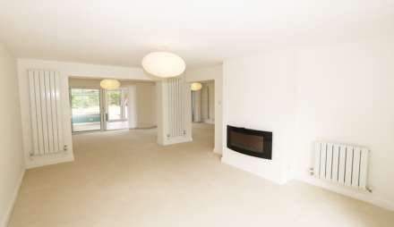 Chalmore Gardens, Wallingford - River frontage/ mooring. Walk to the market town shops, amenities, pubs, restaurants, Image 7