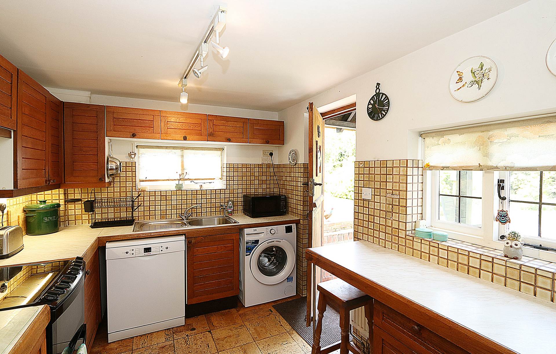 Sulham, edge of Pangbourne - 4 bed period house with 29 acres, Image 6