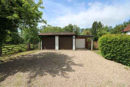 Sulham, edge of Pangbourne - 4 bed period house with 29 acres, Image 3