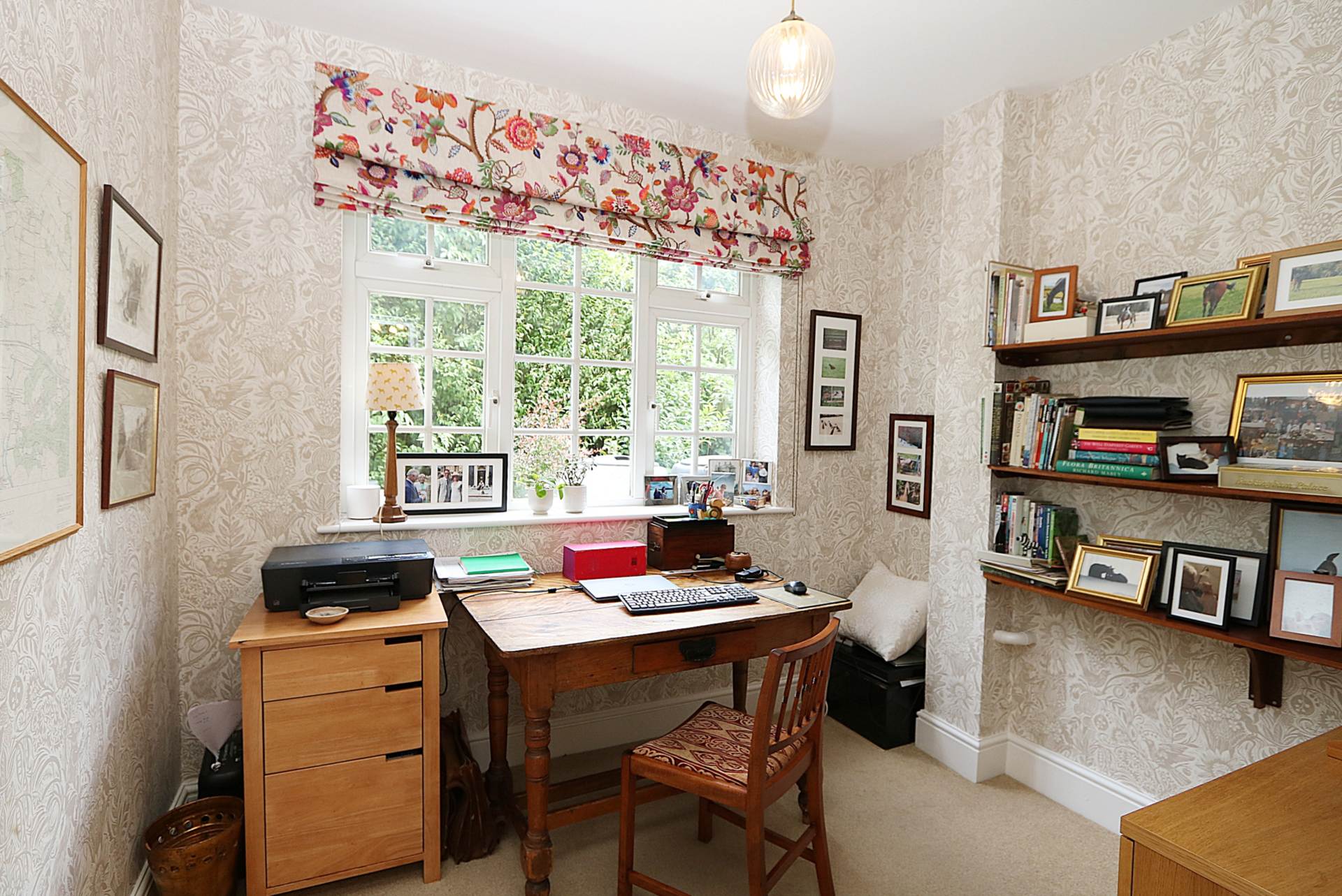 Yattendon, Berkshire -  1 mile to The Royal Oak hotel, restaurant & pub, village store, cafe & primary school, Image 10