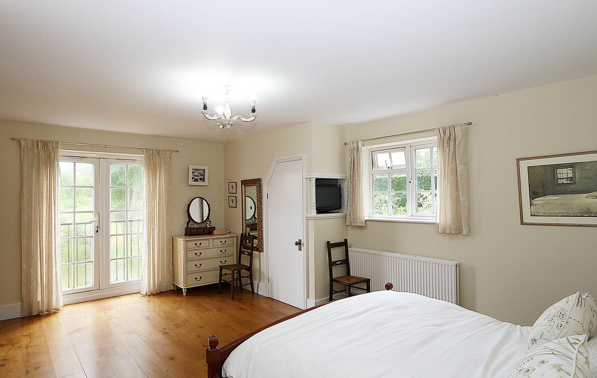 Yattendon, Berkshire -  1 mile to The Royal Oak hotel, restaurant & pub, village store, cafe & primary school, Image 13