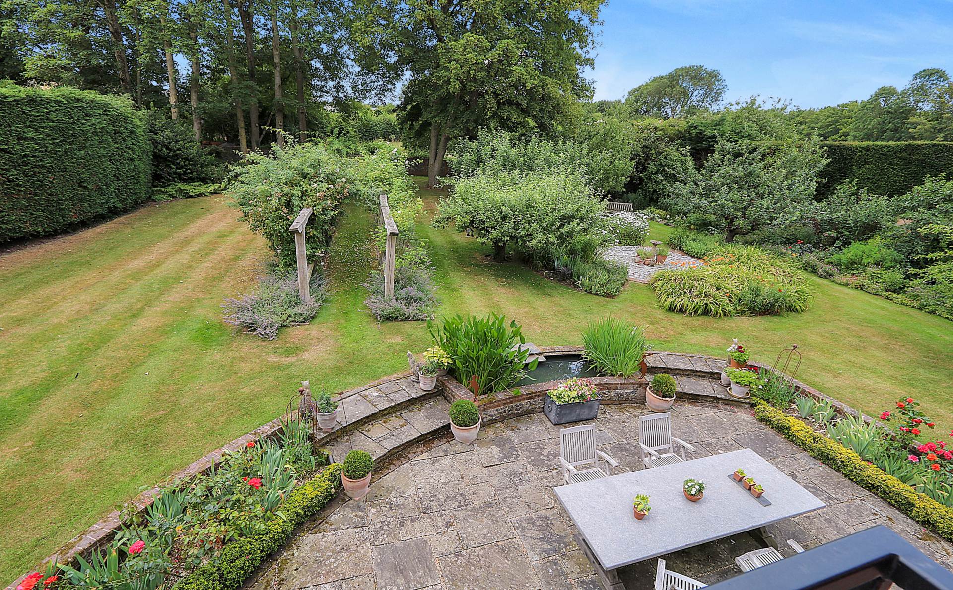 Yattendon, Berkshire -  1 mile to The Royal Oak hotel, restaurant & pub, village store, cafe & primary school, Image 21