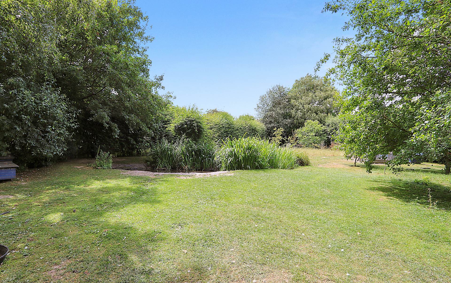 Yattendon, Berkshire -  1 mile to The Royal Oak hotel, restaurant & pub, village store, cafe & primary school, Image 23