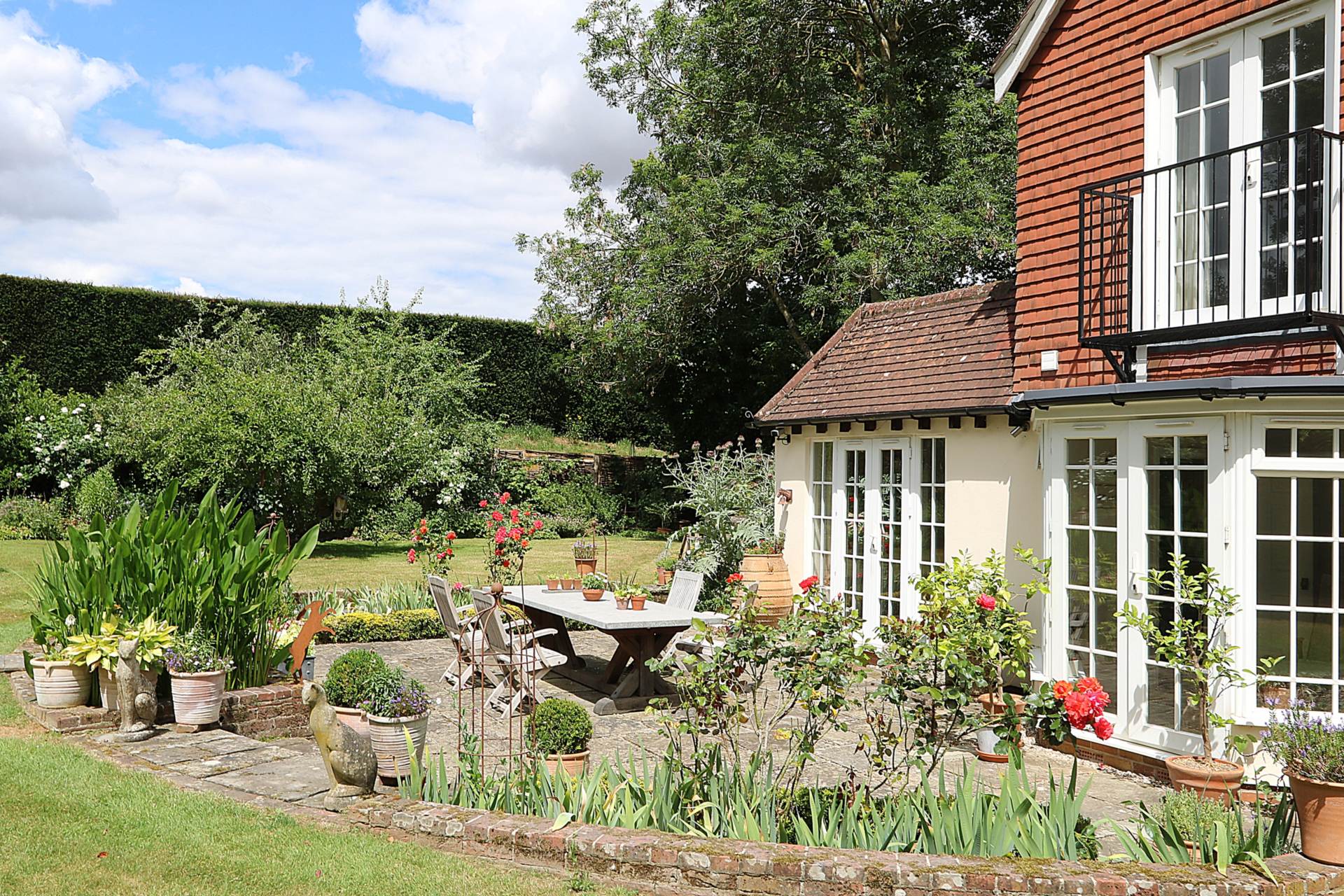 Yattendon, Berkshire -  1 mile to The Royal Oak hotel, restaurant & pub, village store, cafe & primary school, Image 31