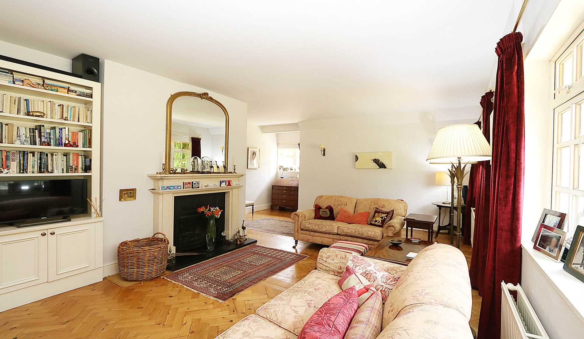 Yattendon, Berkshire -  1 mile to The Royal Oak hotel, restaurant & pub, village store, cafe & primary school, Image 4