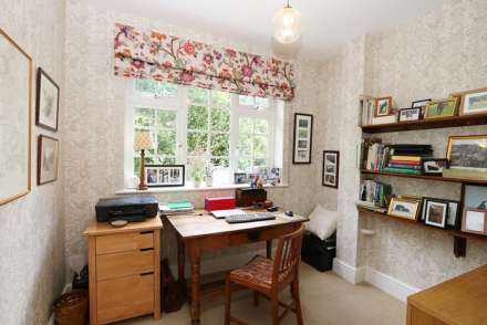 Yattendon, Berkshire -  1 mile to The Royal Oak hotel, restaurant & pub, village store, cafe & primary school, Image 10
