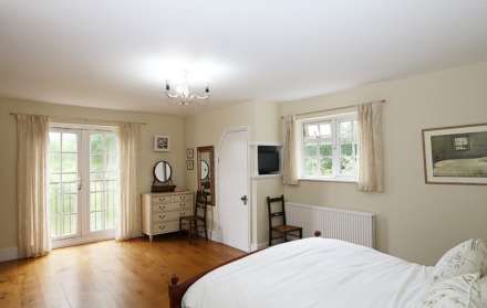 Yattendon, Berkshire -  1 mile to The Royal Oak hotel, restaurant & pub, village store, cafe & primary school, Image 13