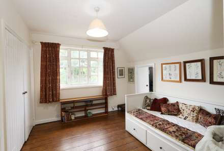 Yattendon, Berkshire -  1 mile to The Royal Oak hotel, restaurant & pub, village store, cafe & primary school, Image 17