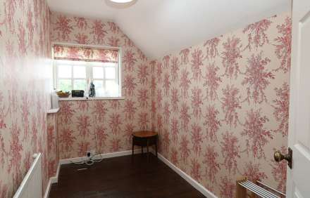 Yattendon, Berkshire -  1 mile to The Royal Oak hotel, restaurant & pub, village store, cafe & primary school, Image 18