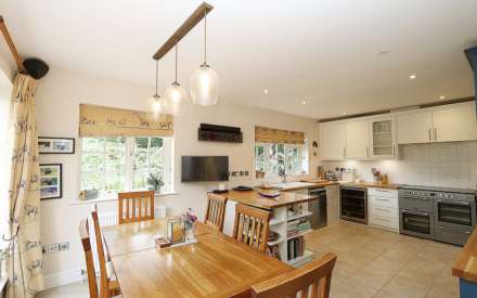 Yattendon, Berkshire -  1 mile to The Royal Oak hotel, restaurant & pub, village store, cafe & primary school, Image 2