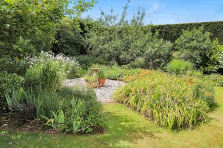Yattendon, Berkshire -  1 mile to The Royal Oak hotel, restaurant & pub, village store, cafe & primary school, Image 22