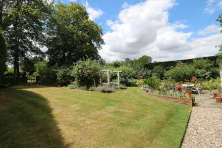 Yattendon, Berkshire -  1 mile to The Royal Oak hotel, restaurant & pub, village store, cafe & primary school, Image 24