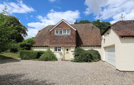 Yattendon, Berkshire -  1 mile to The Royal Oak hotel, restaurant & pub, village store, cafe & primary school, Image 25